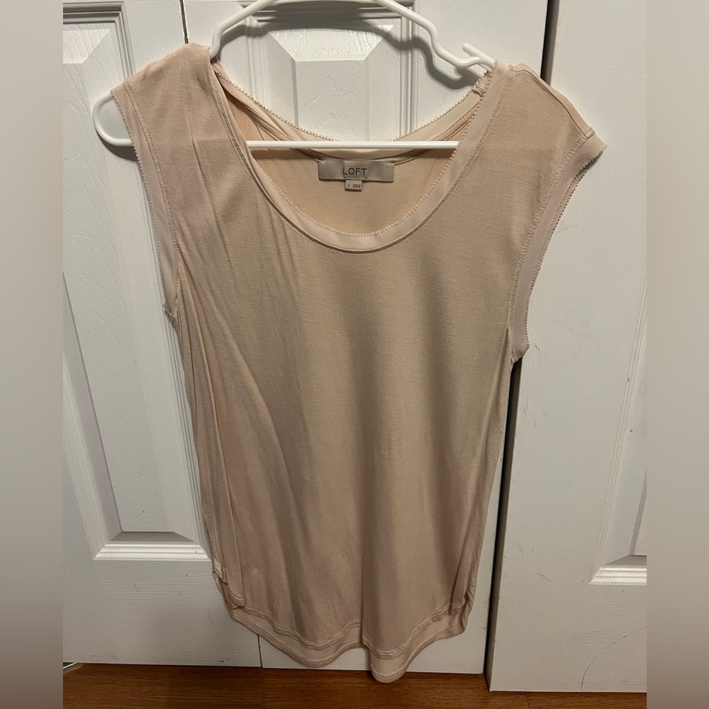 Short sleeved neutral office blouse